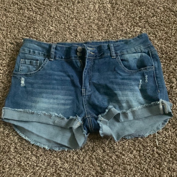 Shorts - Picture 2 of 3